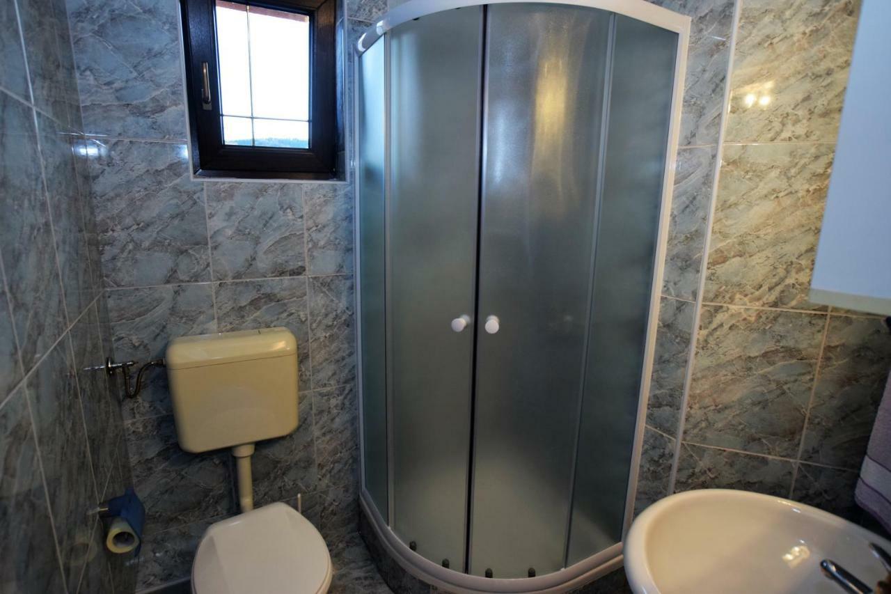 Privatni Smjestaj Most Otočac Exterior foto
