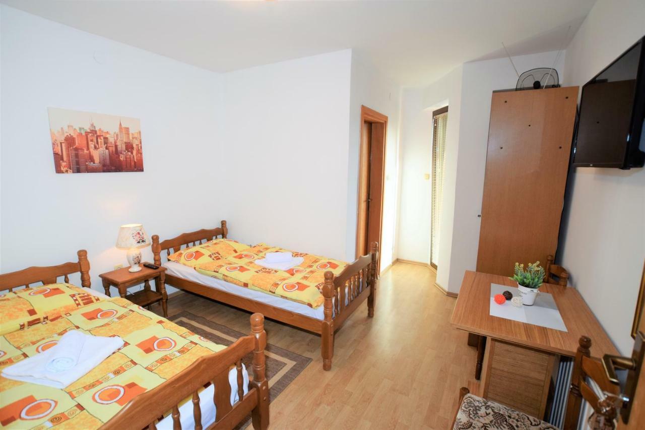 Privatni Smjestaj Most Otočac Exterior foto