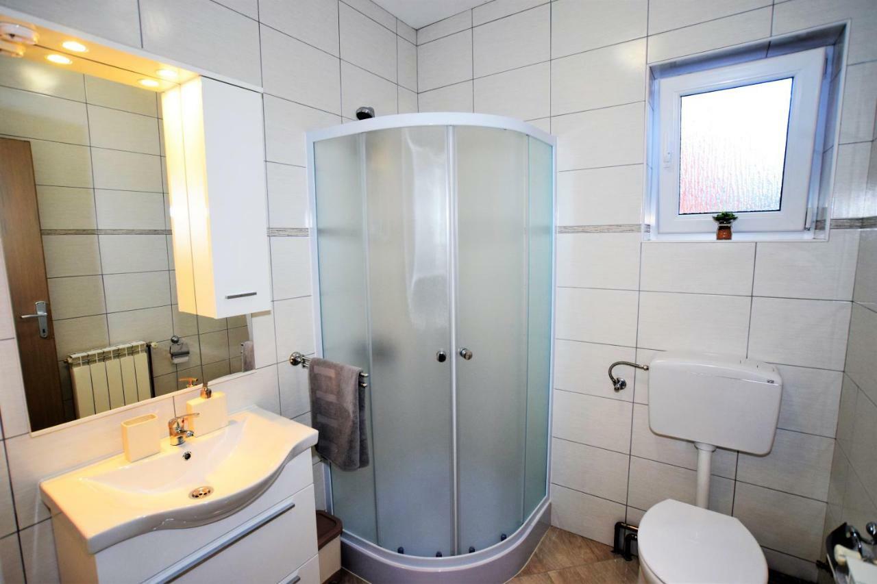 Privatni Smjestaj Most Otočac Exterior foto
